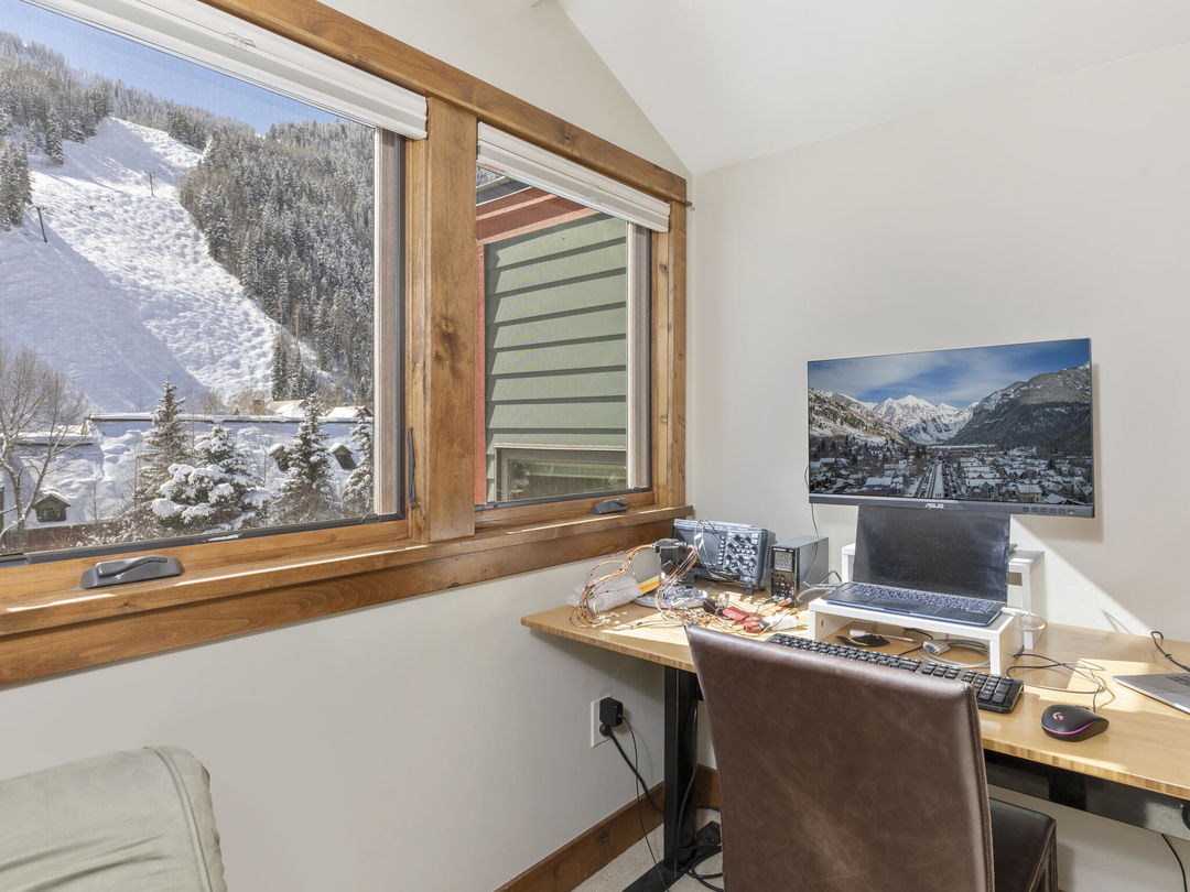 C12A3636-043-051-2048&#215;1536