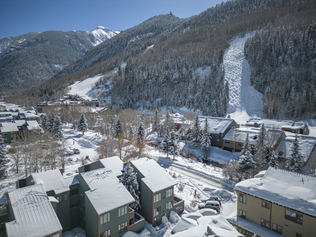 DroneExtNeedleRock-047-033-2048&#215;1536