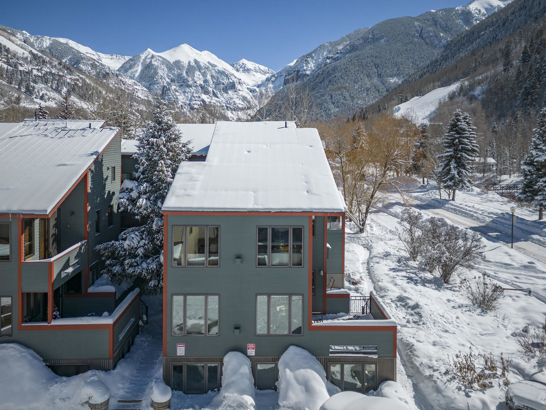 DroneExtTight-054-044-2048&#215;1536