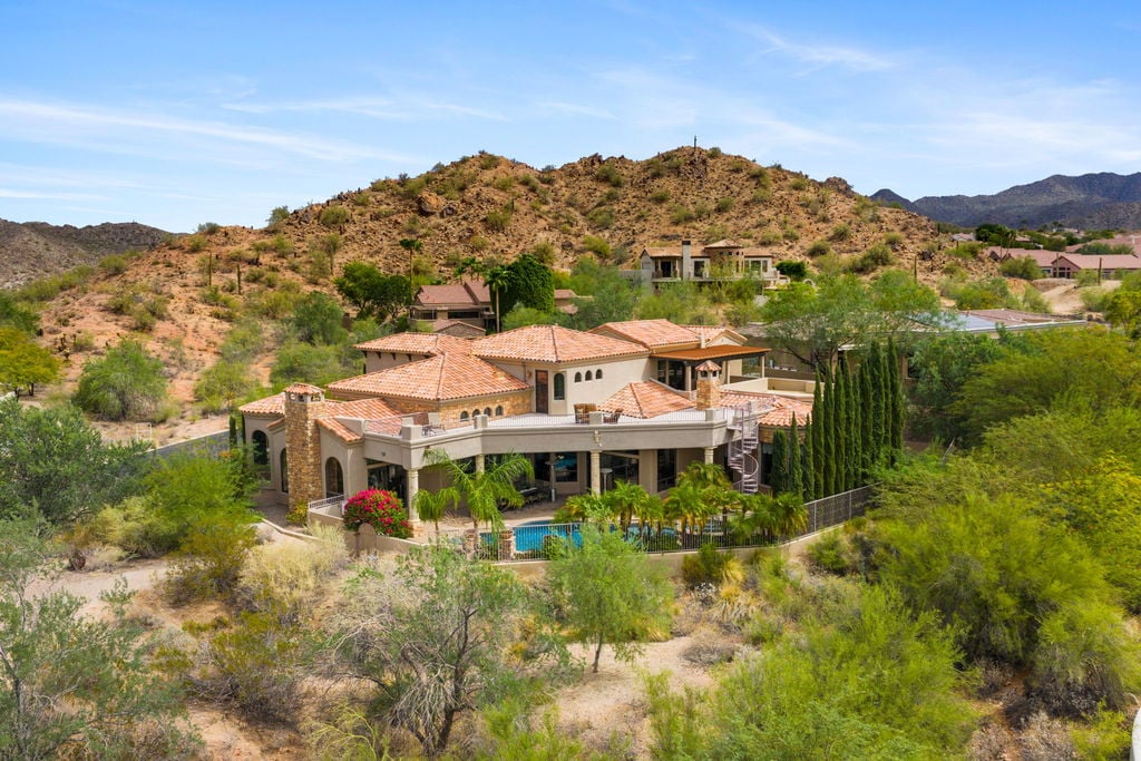 Resort-style backyard with pool, spa, fire features – Mesa AZ luxury real estate