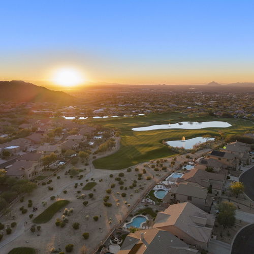 Why Choosing the Right Real Estate Agent Matters More Than You Think