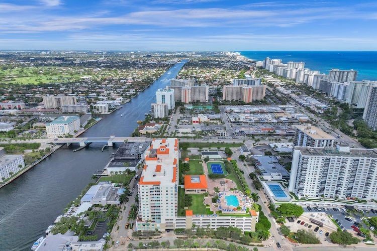 Tides at Bridgeside Square