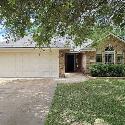 3205 Neuburg, College Station, TX 77845
