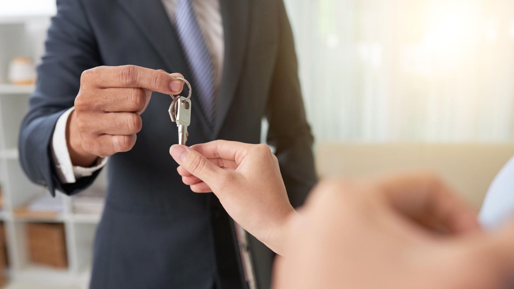 Photo: A hand with keys