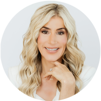 leigh-anne-2026-04-portrait-white-round
