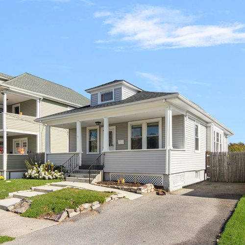 Descubre 49 Harcourt Avenue Pawtucket