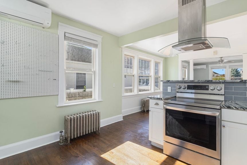 APG for 49 Harcourt of Alexander Parmenidez, REALTOR® with Alex Parmenidez Group at Coldwell Banker Realty, serving the Providence RI real estate market (5)