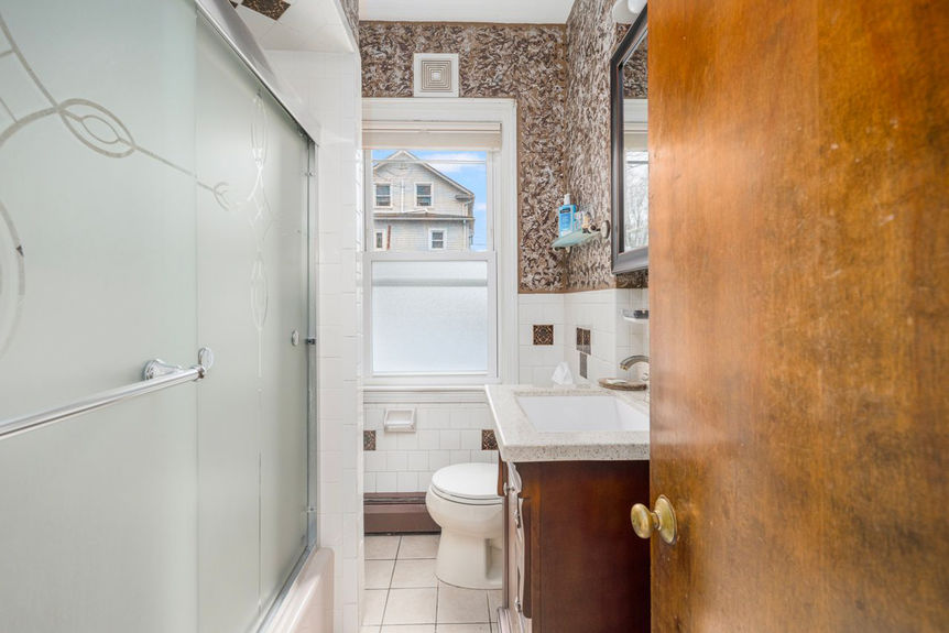 18-Allendale-Ave-North-Providence-RI-Bathroom-13-Photo-by-Alexander-Parmenidez-Coldwell-Banker-Realty