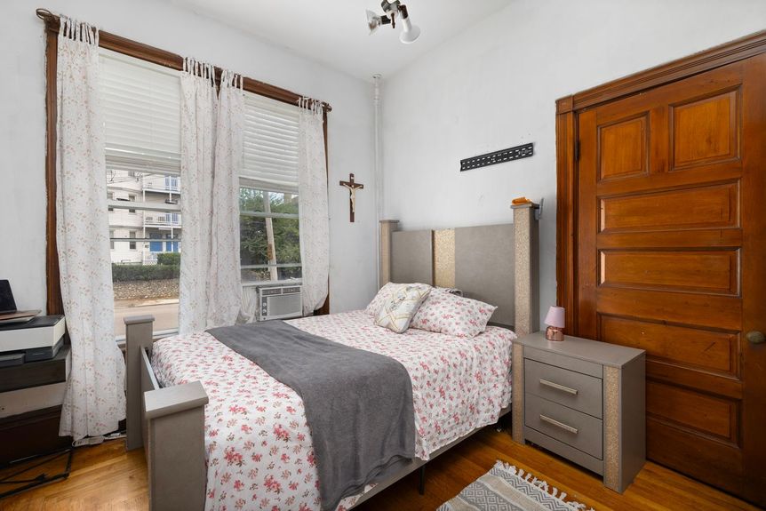 311-elm-street-woonsocket-ri-bedroom-alexander-parmenidez-realtor-coldwell-banker-realty-2