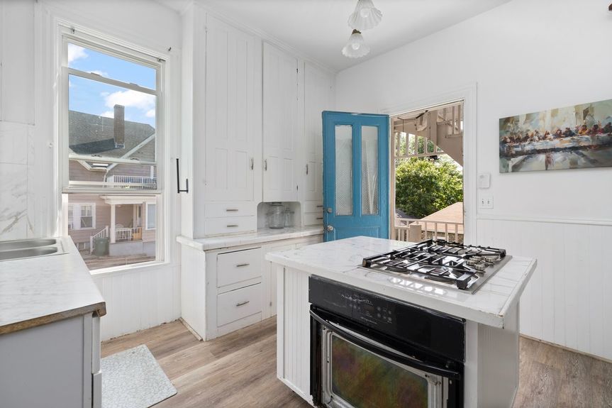 311-elm-street-woonsocket-ri-kitchen-alexander-parmenidez-realtor-coldwell-banker-realty-2