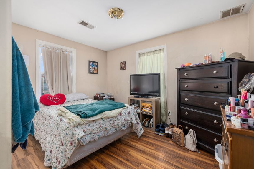 355-Manton-Ave-Providence-RI-Bathroom-Photo-by-Alex-Parmenidez-Coldwell-Banker-Realty-2