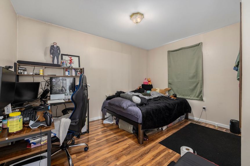 355-Manton-Ave-Providence-RI-bedroom-Photo-by-Alex-Parmenidez-Coldwell-Banker-Realty-2