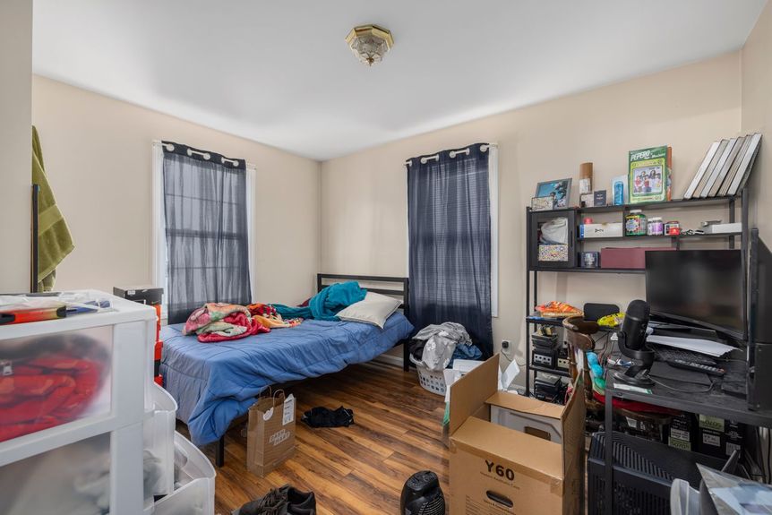 355-Manton-Ave-Providence-RI-bedroom-Photo-by-Alex-Parmenidez-Coldwell-Banker-Realty-3