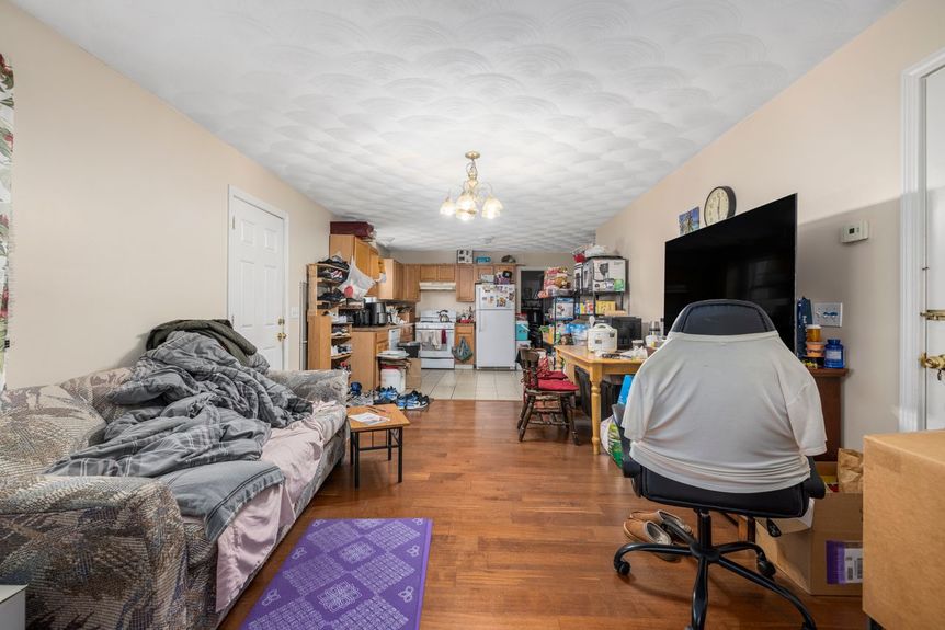 355-Manton-Ave-Providence-RI-bedroom-Photo-by-Alex-Parmenidez-Coldwell-Banker-Realty-4