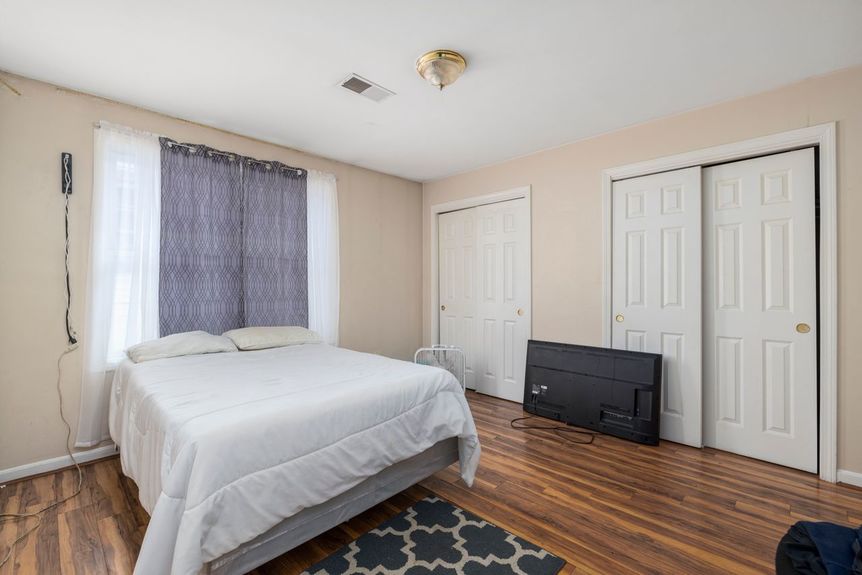 355-Manton-Ave-Providence-RI-bedroom-Photo-by-Alex-Parmenidez-Coldwell-Banker-Realty-5