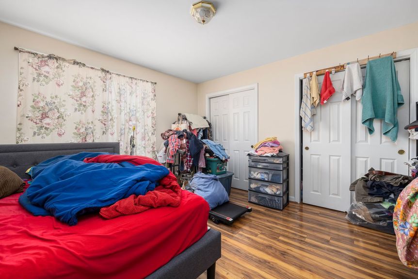 355-Manton-Ave-Providence-RI-bedroom-Photo-by-Alex-Parmenidez-Coldwell-Banker-Realty