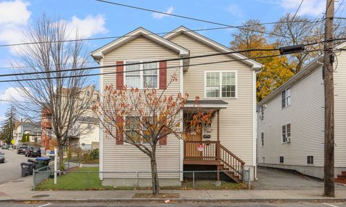 353 Manton: Propiedad Multifamiliar con Potencial