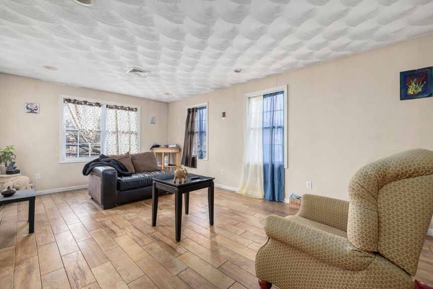 355-Manton-Ave-Providence-RI-living-room-Photo-by-Alex-Parmenidez-Coldwell-Banker-Realty-2