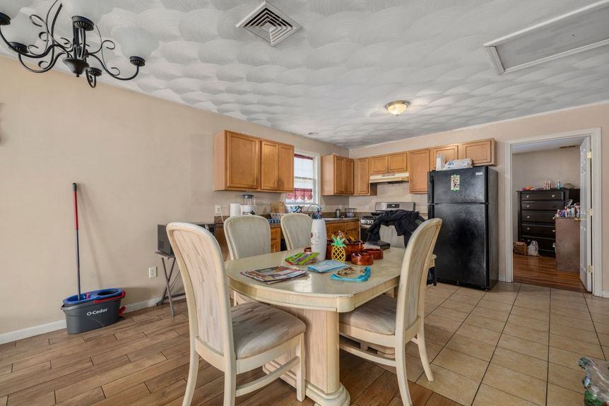 355-Manton-Ave-Providence-RI-living-room-Photo-by-Alex-Parmenidez-Coldwell-Banker-Realty-5