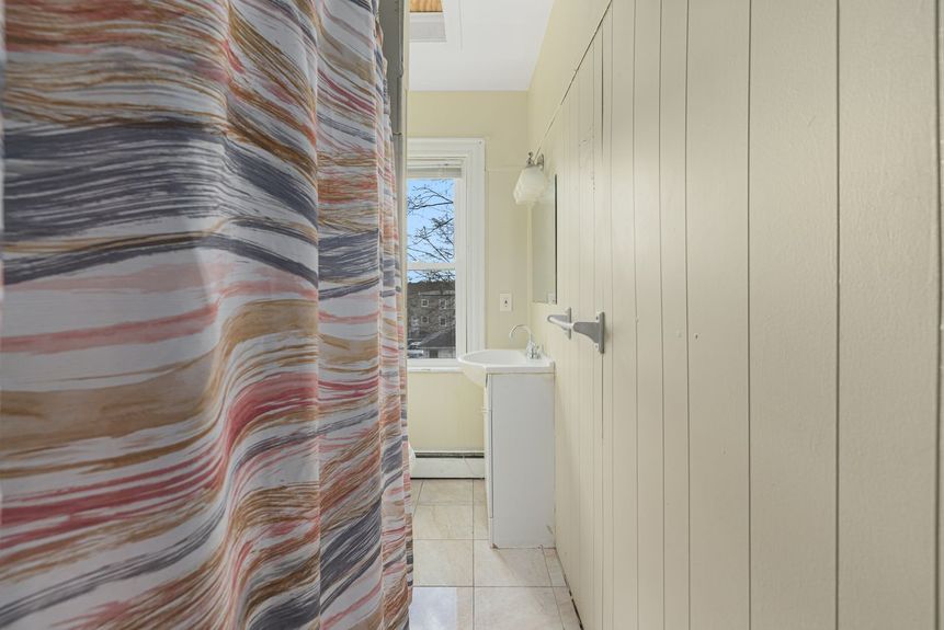 54-randall-st-cranston-ri-Bathroom-12-Photo-by-Alexander-Parmenidez-Coldwell-Banker-Realty