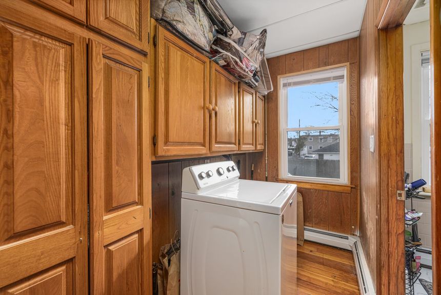 54-randall-st-cranston-ri-Bathroom-7-Photo-by-Alexander-Parmenidez-Coldwell-Banker-Realty