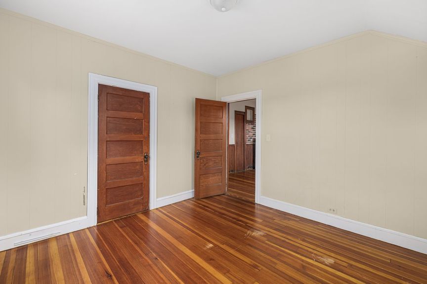 54-randall-st-cranston-ri-Bedroom-27-Photo-by-Alexander-Parmenidez-Coldwell-Banker-Realty