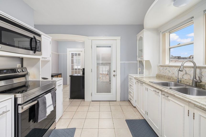 58-Chandler-Ave-Pawtucket-Exterior-AlexParmenidez (23)