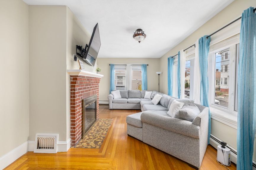 58-Chandler-Ave-Pawtucket-Exterior-AlexParmenidez (5)