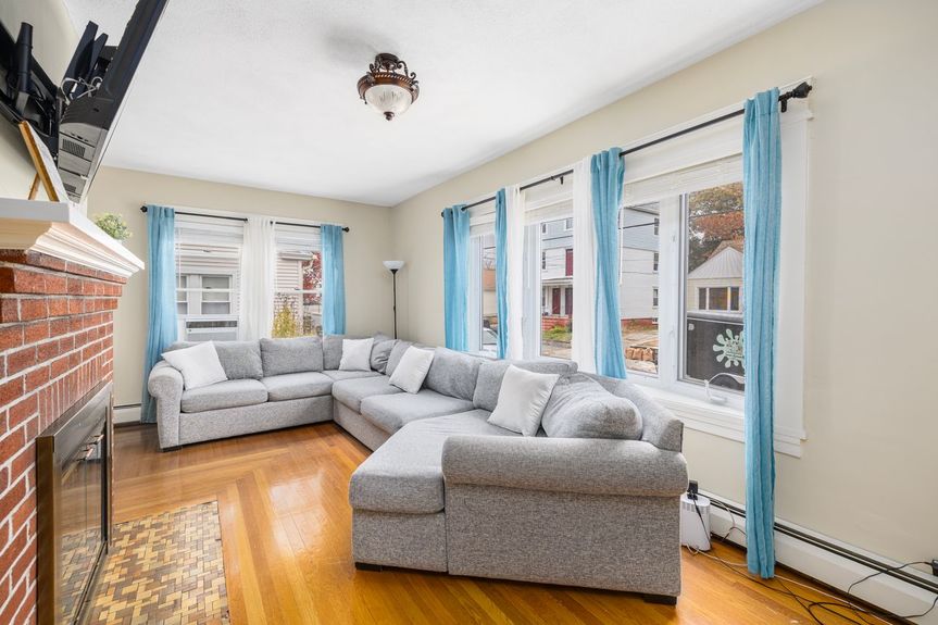 58-Chandler-Ave-Pawtucket-Exterior-AlexParmenidez (6)