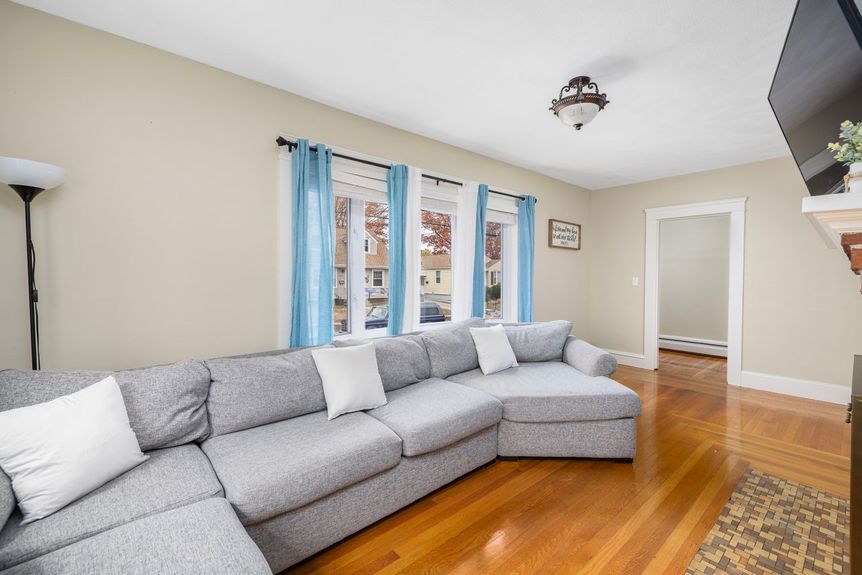 58-Chandler-Ave-Pawtucket-Exterior-AlexParmenidez (7)