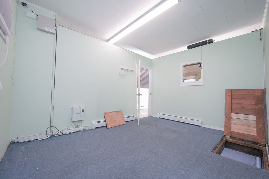 539-Broad-St-Central-Falls-RI-Office-007-Photo-by-Alexander-Parmenidez-Coldwell-Banker-Realty