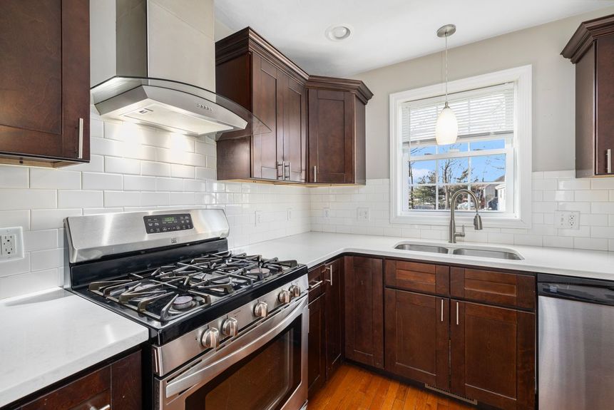 227-Marshall-Ave-Cumberland-RI-02864-Kt-Kitchen-15-Photo-by-Alexander-Parmenidez-Coldwell-Banker-Realty