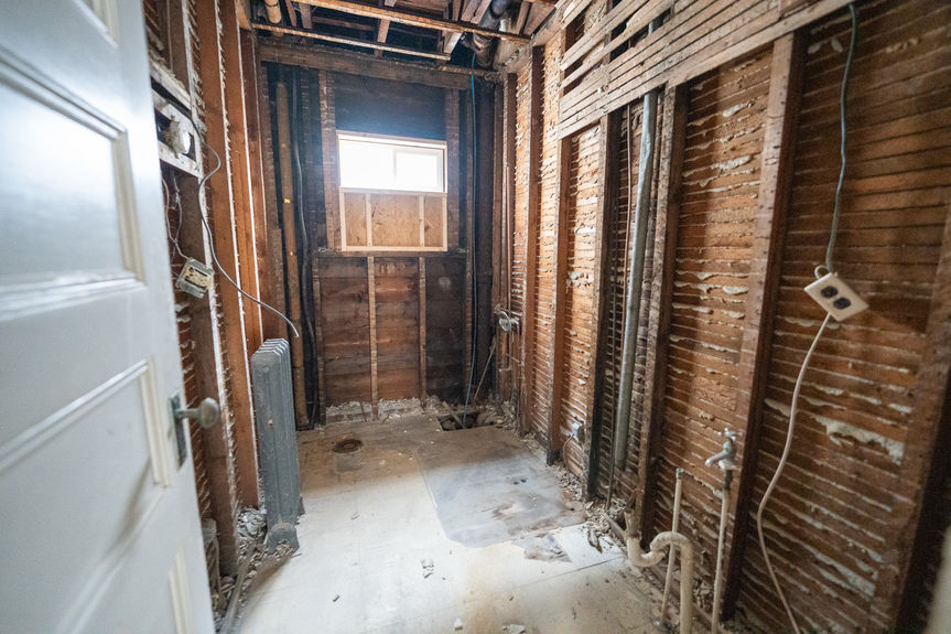 23-Spring-St-Pawtucket-RI-02860-Bathroom-11-Photo-by-Alexander-Parmenidez-Coldwell-Banker-Realty