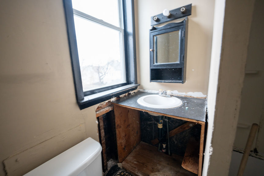 23-Spring-St-Pawtucket-RI-02860-Bathroom-23-Photo-by-Alexander-Parmenidez-Coldwell-Banker-Realty