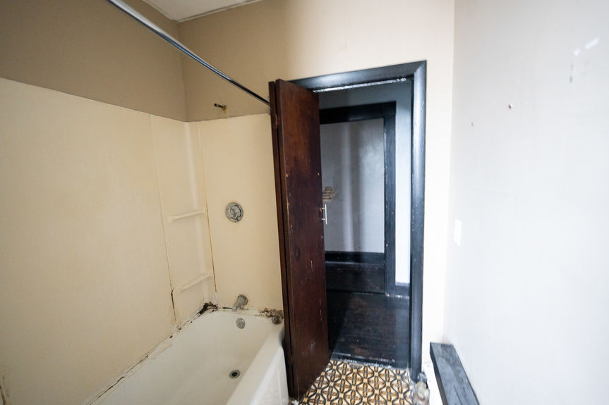23-Spring-St-Pawtucket-RI-02860-Bathroom-24-Photo-by-Alexander-Parmenidez-Coldwell-Banker-Realty