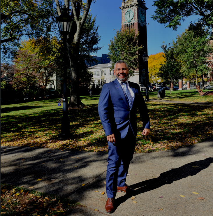 Alex Parmenidez Líder Inmobiliario de Confianza