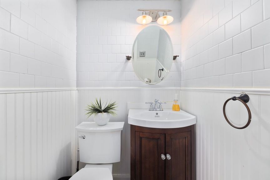 185-Pulaski-Street-West-Warwick-RI-02893-Bathroom-0010-Photo-by-Alexander-Parmenidez-Coldwell-Banker-Realty