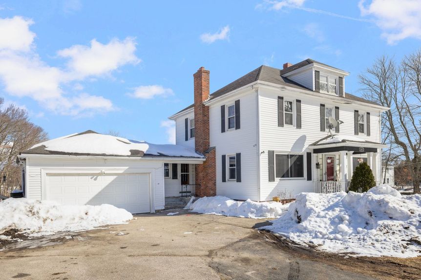 185-Pulaski-Street-West-Warwick-RI-02893-Front-exterior-0045-Photo-by-Alexander-Parmenidez-Coldwell-Banker-Realty