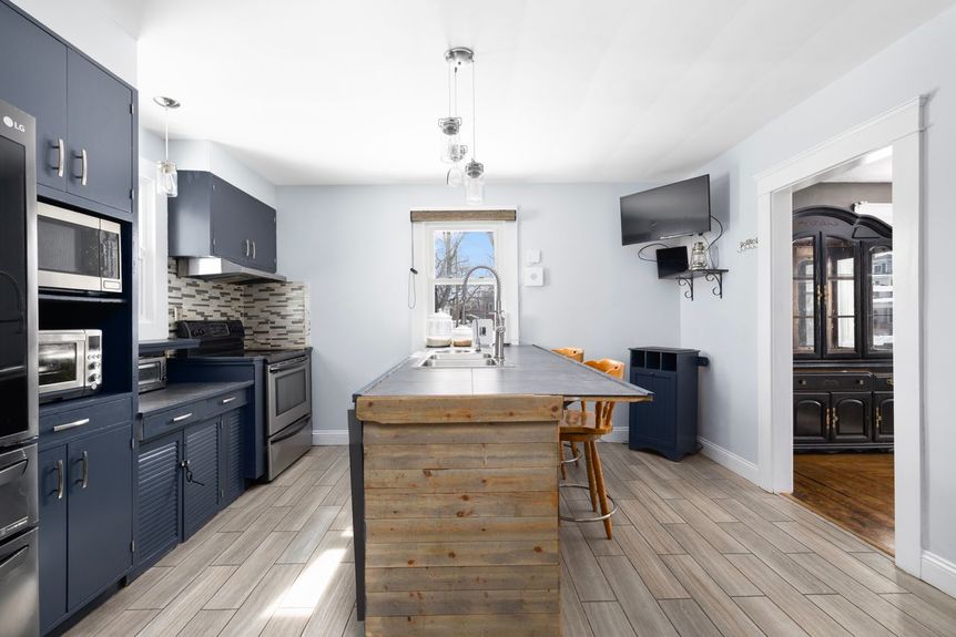 185-Pulaski-Street-West-Warwick-RI-02893-Kitchen-0007-Photo-by-Alexander-Parmenidez-Coldwell-Banker-Realty