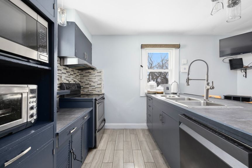 185-Pulaski-Street-West-Warwick-RI-02893-Kitchen-0008-Photo-by-Alexander-Parmenidez-Coldwell-Banker-Realty