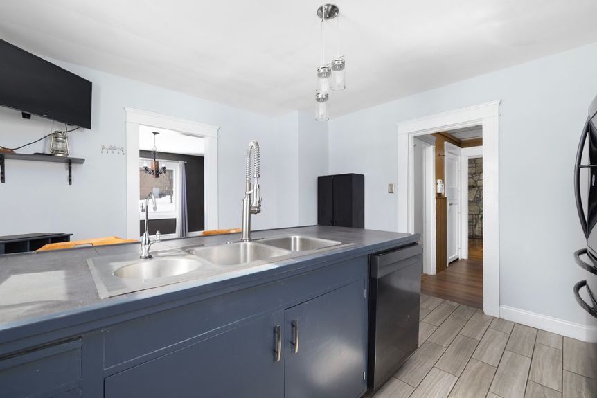 185-Pulaski-Street-West-Warwick-RI-02893-Kitchen-0009-Photo-by-Alexander-Parmenidez-Coldwell-Banker-Realty