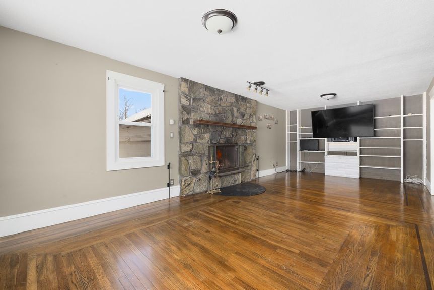 185-Pulaski-Street-West-Warwick-RI-02893-Living-room-0011-Photo-by-Alexander-Parmenidez-Coldwell-Banker-Realty