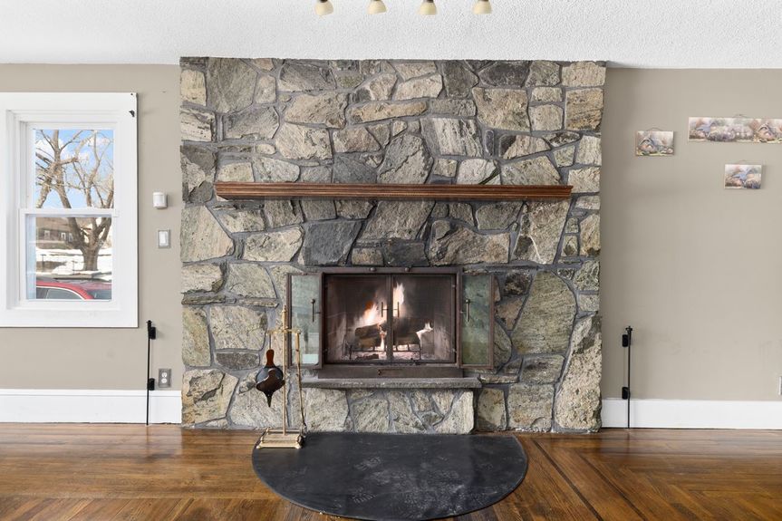 185-Pulaski-Street-West-Warwick-RI-02893-Living-room-0013-Photo-by-Alexander-Parmenidez-Coldwell-Banker-Realty