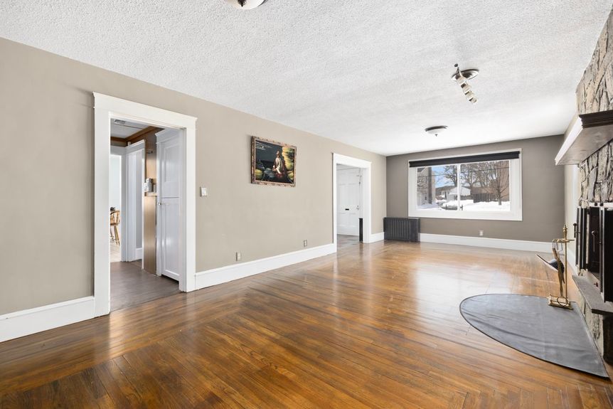 185-Pulaski-Street-West-Warwick-RI-02893-Living-room-0014-Photo-by-Alexander-Parmenidez-Coldwell-Banker-Realty