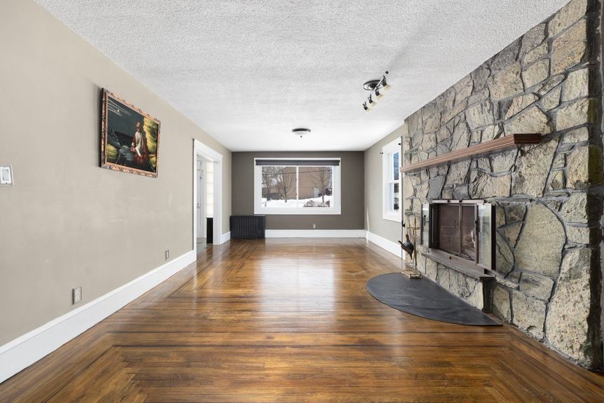 185-Pulaski-Street-West-Warwick-RI-02893-Living-room-0015-Photo-by-Alexander-Parmenidez-Coldwell-Banker-Realty