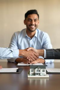 ¿Qué Significa Que Una Casa Esté “Bajo Contrato”?