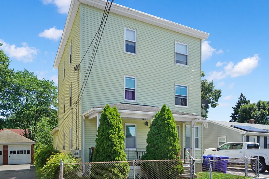 167-Baxter-St-Pawtucket-RI-Frontexterior-5-Photo-by-Alexander-Parmenidez-Coldwell-Banker-Realty