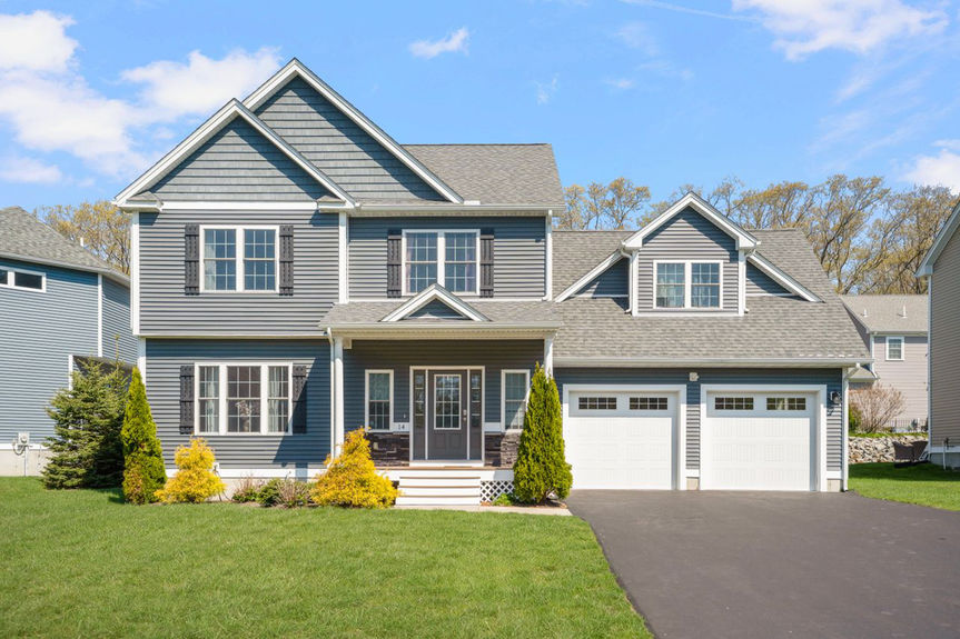 14-Dover-Ave-Lincoln-RI-Front-Exterior-027-Photo-by-Alexander-Parmenidez-Coldwell-Banker-Realty