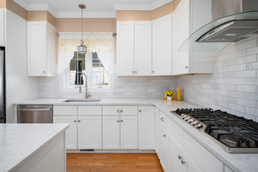 14-Dover-Ave-Lincoln-RI-Kitchen-010-Photo-by-Alexander-Parmenidez-Coldwell-Banker-Realty