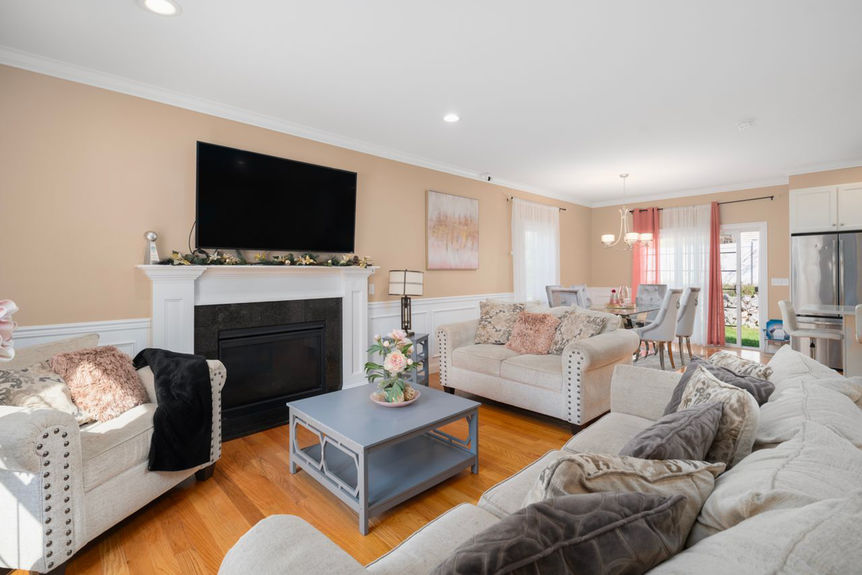 14-Dover-Ave-Lincoln-RI-Living-Room-001-Photo-by-Alexander-Parmenidez-Coldwell-Banker-Realty